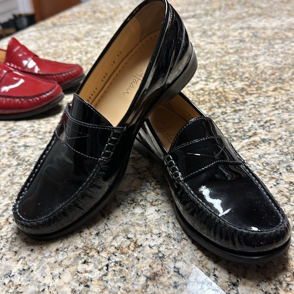 EUC BLACK PATENT LEATHER COLE HAAN  LOAFERS. SIZE 6 1/2 B. - Picture 2 of 7